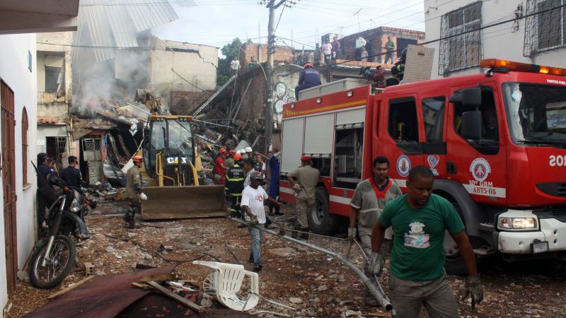 Imagem Após explosão e desabamento, rua em Periperi é liberada