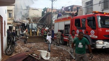 Imagem Após explosão e desabamento, rua em Periperi é liberada