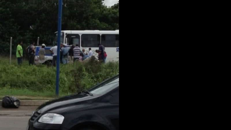 Imagem Duas pessoas morrem após colisão entre moto e microônibus