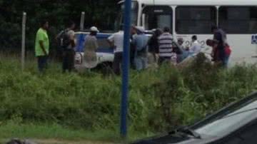Imagem Duas pessoas morrem após colisão entre moto e microônibus