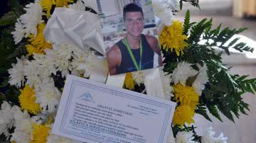 Imagem Emoção: mãe se despede dos filhos mortos em acidente na Ondina