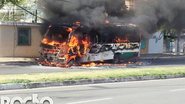 Imagem Microônibus pega fogo no Imbuí na manhã de hoje