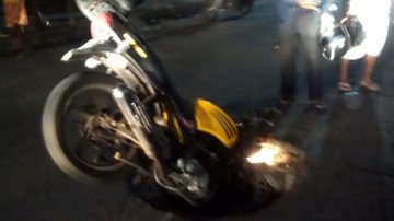 Imagem Homem cai com moto em buraco do IAPI que Sucop ainda não fechou