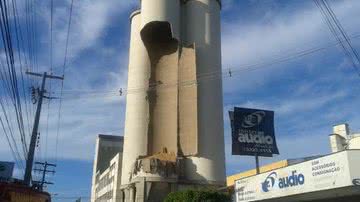 Imagem Parte de torres de Moinho Motrisa desabada em Maceió e há suspeita de soterrados