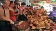 Imagem Açougueiros preparam abate de 10 mil cães durante festival na China