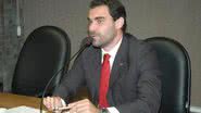 Imagem Adolfo não espera por Marcell e apresenta projeto favorável à vaquejada