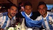 Imagem Maxi, Escudero e Emanuel se unem para comemorar vitória da Argentina
