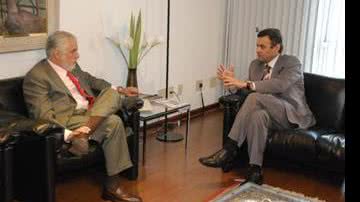 Imagem Wagner se olhou no espelho para atacar Aécio, diz Elmar