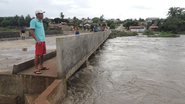 Imagem Chuva derruba pontes e deixa pessoas ilhadas em Brumado