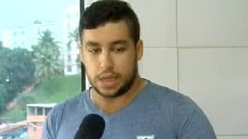 Imagem Homem deixa de ver jogo do Brasil para salvar cachorro espancado na rua