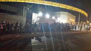 Imagem Torcedores do Bahia dormem na fila para garantir ingressos do BA-VI