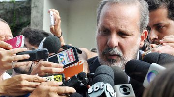 Imagem Adversário de Campos em Pernambuco visita família de ex-governador