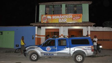 Imagem Bandidos invadem bar e abrem fogo contra clientes em Eunápolis