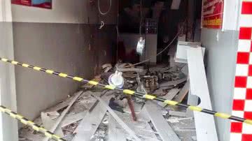 Imagem Pintadas: bandidos destroem posto do Bradesco com dinamite