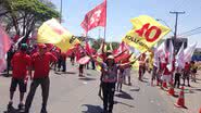 Imagem Subiu pra cabeça: Petistas invadem comício de Marina em Brasília