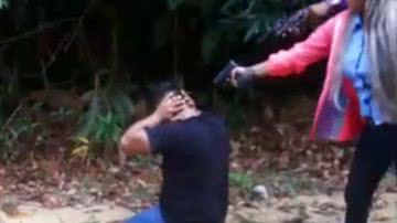 Imagem Mulher mata jovem e manda filmar