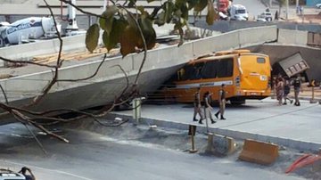 Imagem Viaduto desaba na Avenida Pedro I, em Belo Horizonte. Assista