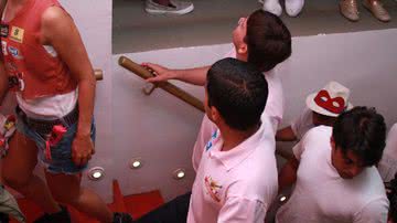 Imagem ACM Neto é só grude com sobrinha de JH em camarote