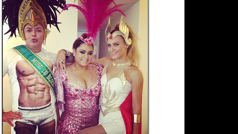 Imagem Carolina Dieckmann se fantasia de She-Ra em Carnaval