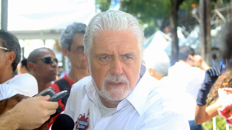 Imagem Wagner vai autorizar cerveja nos estádios, diz colunista