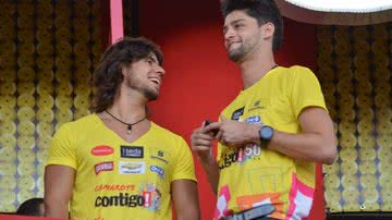 Imagem A dupla do Camaro Amarelo no carnaval de Salvador