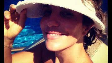 Imagem Ivete Sangalo se bronzeia para o carnaval