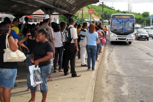 Imagem Foliões contam com ônibus e táxis 24 horas na folia