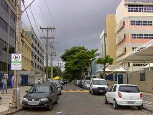 Imagem Está proibido estacionar perto dos circuitos