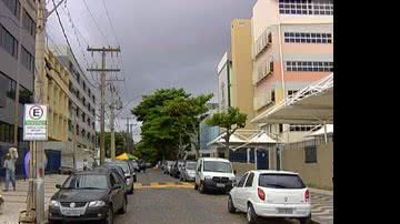 Imagem Está proibido estacionar perto dos circuitos