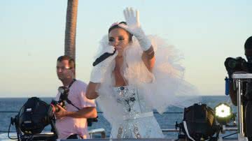 Imagem Ivete chega na Barra vestida de Maria Antonieta