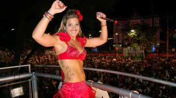 Imagem Viviane Tripodi arrasta o folião pipoca sexta-feira na Barra