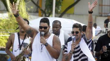 Imagem Pezzoni faz dueto com o vocalista da Torres da Lapa