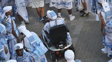 Imagem Filhos de Gandhy &#039;enlaçam&#039; meninas na Barra