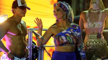Imagem Claudia Leitte leva Valesca Popozuda para cima do trio em Salvador