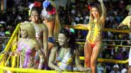Imagem Quarto dia de Carnaval: noite de brigões, funk com axé e mulherada seminua 