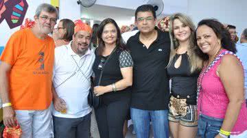 Imagem Wagner faz mimo a Zé Neto no camarote oficial