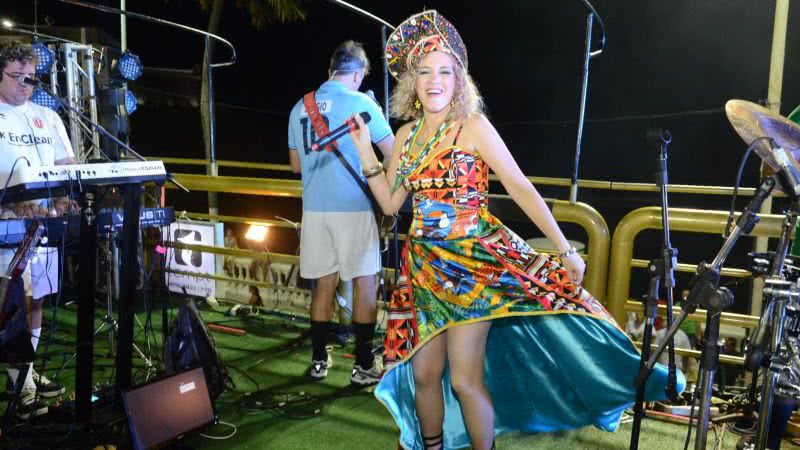 Imagem Acompanhados de Solange, Filhos de Jorge arrasta foliões