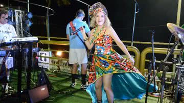 Imagem Acompanhados de Solange, Filhos de Jorge arrasta foliões