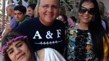 Imagem Geddel curte o último dia de carnaval com a família 