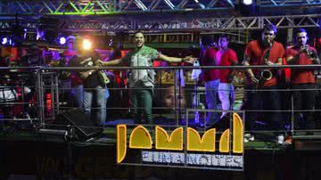 Imagem Jammil comanda o primeiro dia de folia dos praieiros no Carnaval de Salvador  