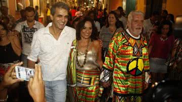 Imagem Após perder entrega das chaves, Wagner sai no Olodum à caráter