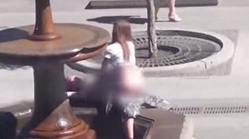 Imagem Casal choca pedestres ao fazer sexo em fonte de praça pública