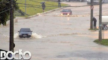 Imagem Vídeo: chuva causa transtornos e deixa bairro do Uruguai debaixo d´água