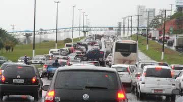 Imagem Acidente na BR-324: motorista morre depois ficar preso às ferragens
