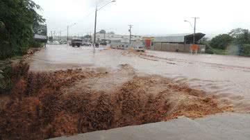 Imagem  Brumado: chuva alaga casas e interdita passagem para terminal rodoviário