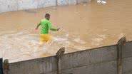 Imagem Chuva: leitor flagra rua totalmente alagada no Imbui