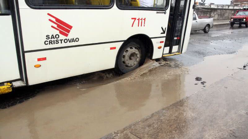 Imagem Rua Luiz Maria continua esburacada depois de recapeamento