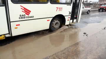Imagem Rua Luiz Maria continua esburacada depois de recapeamento