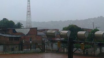 Imagem Imagens da chuva: Itaigara, Bonocô, Plataforma. Internautas registram o caos