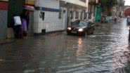 Imagem Moradores fecham avenida Tancredo Neves em protesto
